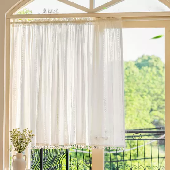 Gordijnen Kant: Elegantie en Verfijning voor Uw Interieur